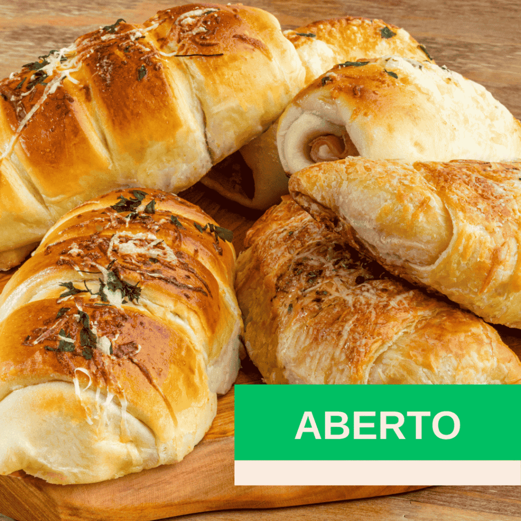 Variedade de salgados e lanches produzidos com a pré-mistura Mix Mais no curso da Mixpan.